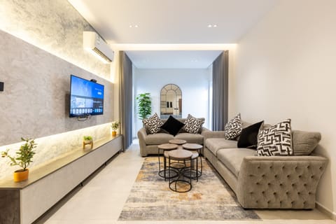 Apartment (3 Bedrooms) | Front of property