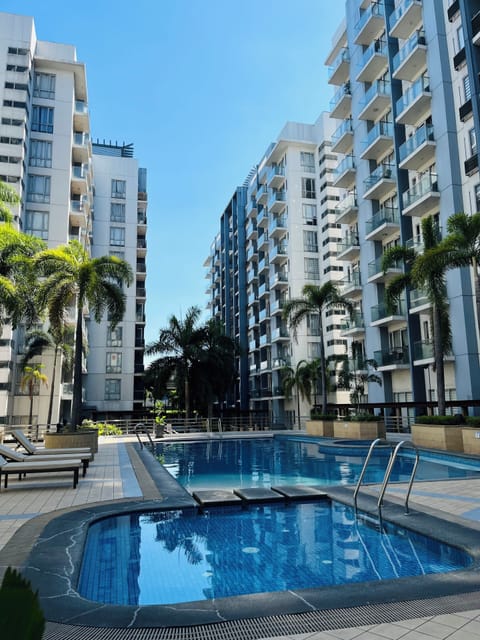 2 outdoor pools