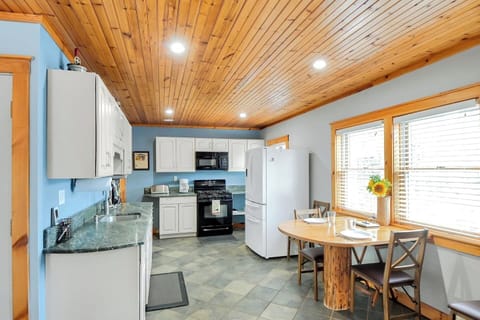 The home comes stocked with a full spacious kitchen! 