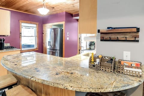 Another angle of the fully stocked kitchen in the home! 