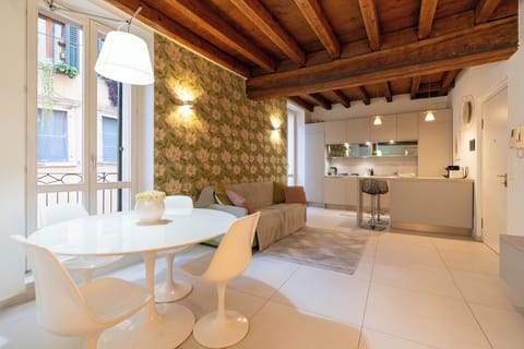 Superior Condo, Balcony, City View | Living area
