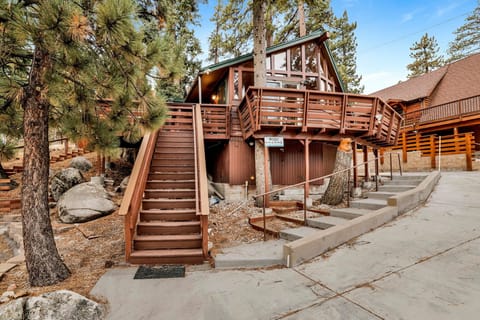Arrive with ease using the private driveway, located just steps from the front door. Please note that the main entrance is accessed via exterior stairs, adding to the classic mountain-cabin feel.