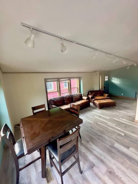 b7037505-470f-42b8-b52d-81cfd10f5e15