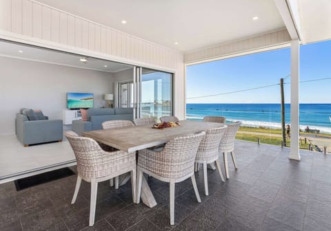 "FENG" |  Sleeps up to 8 Guests, Direct access to beach 
