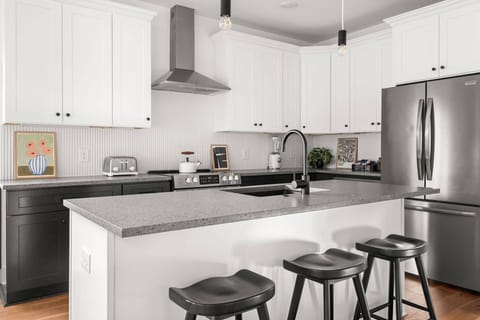 Stylish Open Kitchen w/ Island Seating