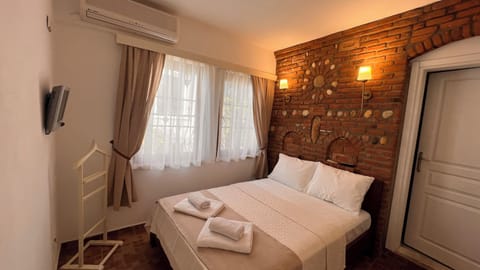 Standard Double Room | Egyptian cotton sheets, premium bedding, free WiFi, bed sheets