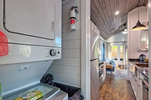 Tiny house/Huge deck washer & dryer