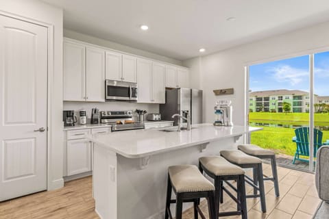 Townhome, Multiple Beds, Patio (Waves of Relaxation) | Private kitchen | Fridge, microwave, oven, stovetop