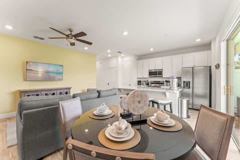 Townhome, Multiple Beds, Patio (Waves of Relaxation) | Dining
