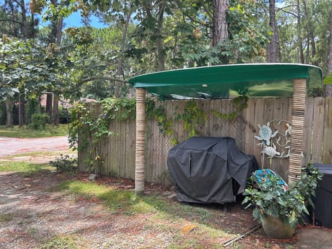 Propane grill with shade!