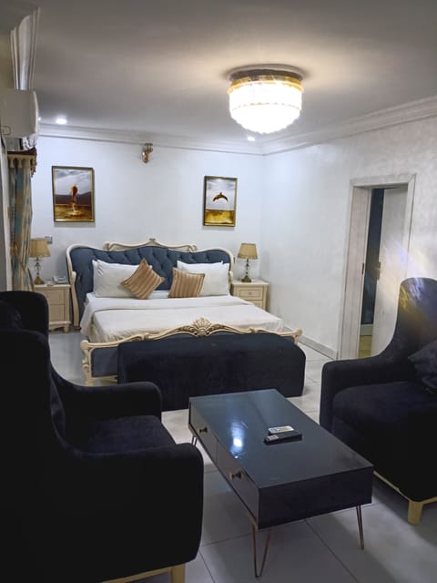 Family Studio Suite, Bay View | Laptop workspace, free WiFi