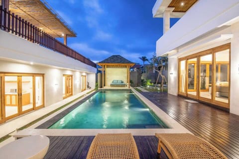 Villa (6 Bedrooms) | Exterior