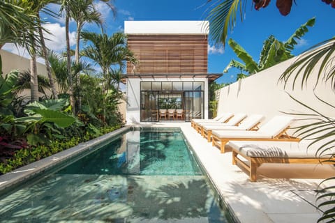 Villa (6 Bedrooms) | Front of property