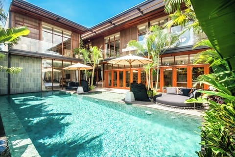 Villa (6 Bedrooms) | Exterior