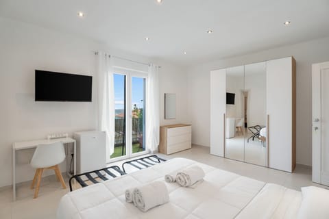 Standard Room | Premium bedding, down comforters, memory foam beds, in-room safe