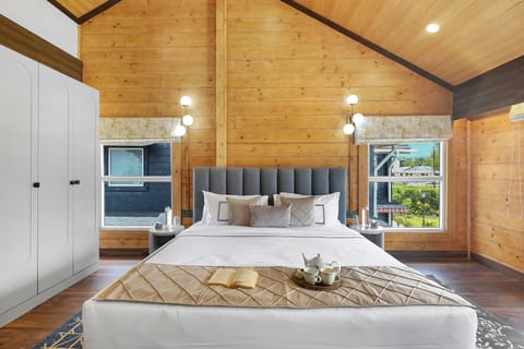 Luxury Villa | Iron/ironing board, free WiFi