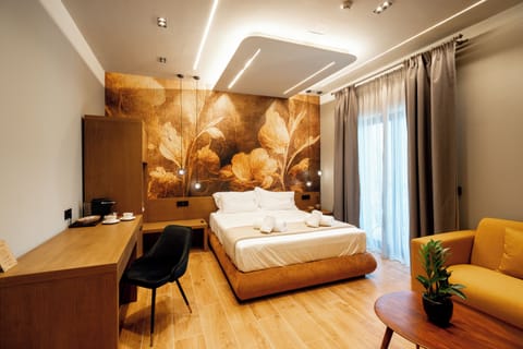 Deluxe Suite | Laptop workspace, WiFi (free), bed sheets