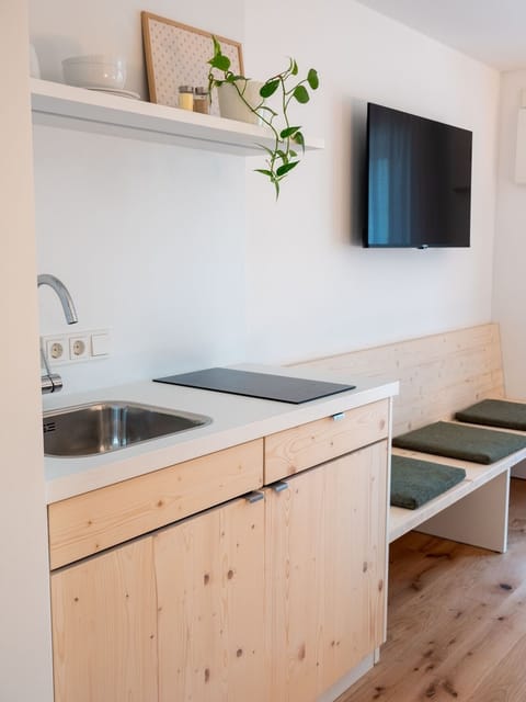 Classic Studio, Balcony | Private kitchen | Highchair