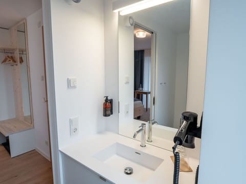 Classic Double Room, Balcony | Bathroom | Hair dryer, towels, soap, shampoo