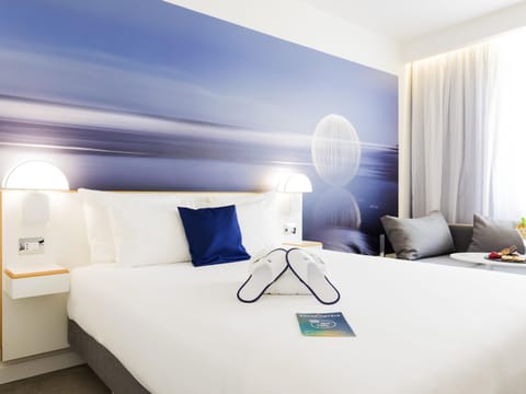 Executive Room, 1 Double Bed with Sofa bed | 2 bedrooms, hypo-allergenic bedding, down comforters, minibar