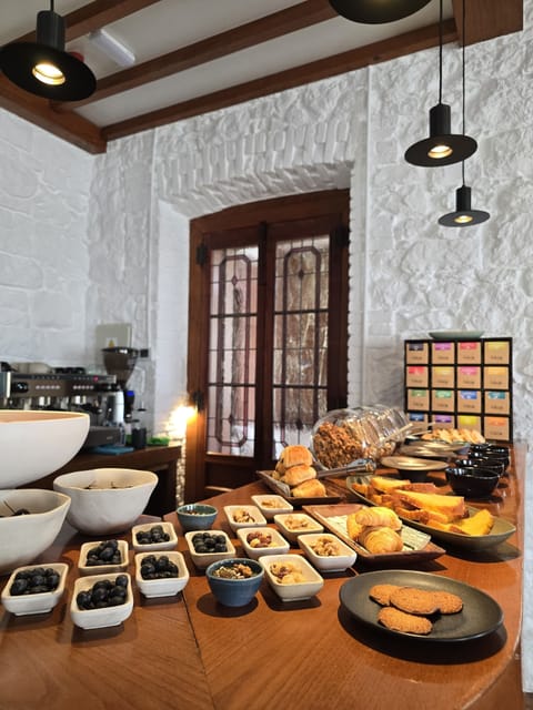 Daily buffet breakfast for a fee