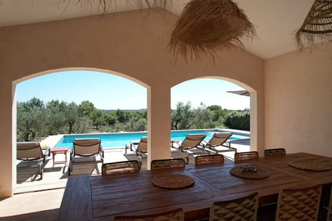 Holiday rental MOURIES, Luxury villa to rent with all comforts overlooking the Alpilles. Book online with Plaisirs & Maisons de Provence