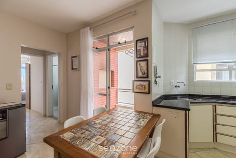 Basic Apartment | Dining