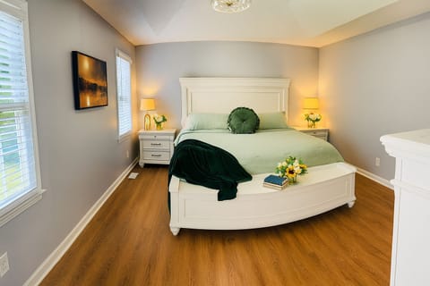 Master Bedroom (King)
