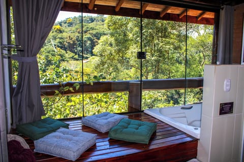 Deluxe Suite, Air conditioning, Mountain View | Private spa tub
