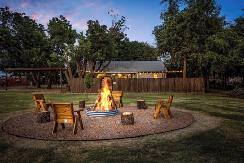 Azle Vacation Rental | 3BR | 2BA | 1,500 Sq Ft | 5 Steps to Enter