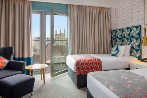 Room, 1 King Bed | In-room safe, desk, laptop workspace, blackout drapes