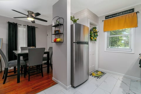 Kitchen/ Dining room