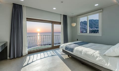 14 Pyeong Fantastic Ocean View Couple Room | Free WiFi