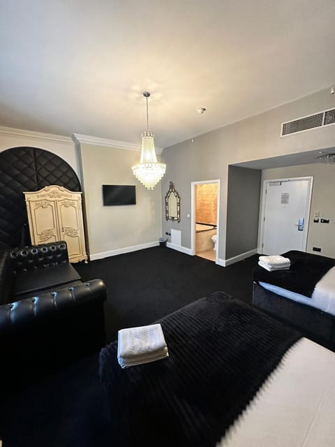 Family Double Room | In-room safe, desk, iron/ironing board, free WiFi