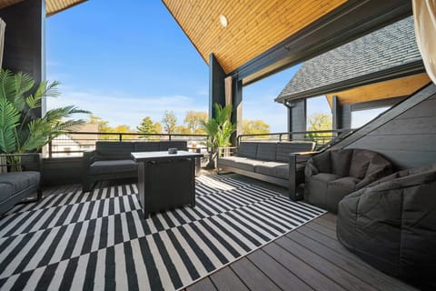 Amazing Upper Level Deck