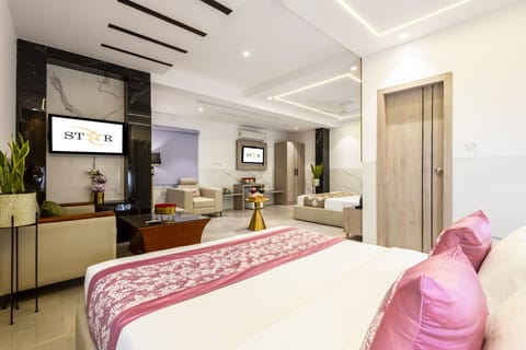 Family Room | Soundproofing, free WiFi