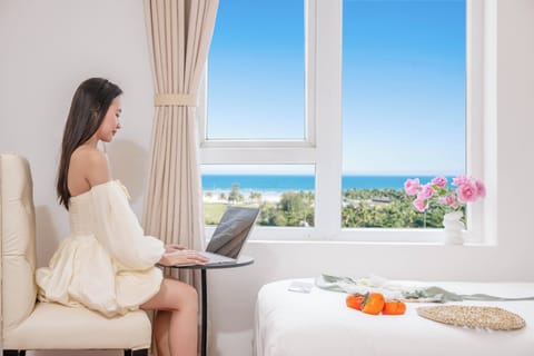 Superior Triple Room | Desk, WiFi (free), bed sheets