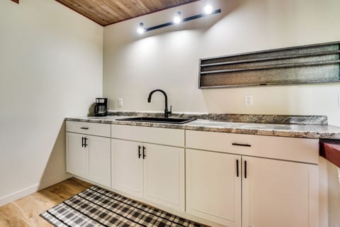 House (1 Bedroom) | Interior