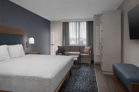 Premium bedding, down comforters, in-room safe, blackout drapes