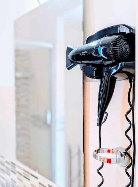 Superior Room | Bathroom | Free toiletries, hair dryer