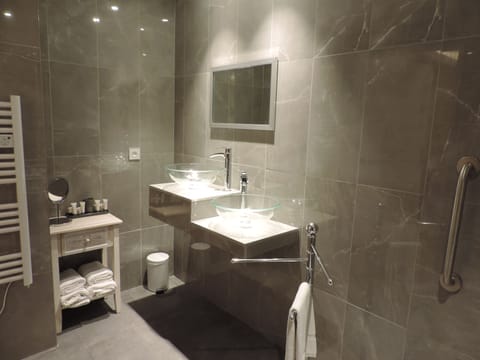 Signature Double Room | Bathroom | Eco-friendly toiletries, hair dryer, towels
