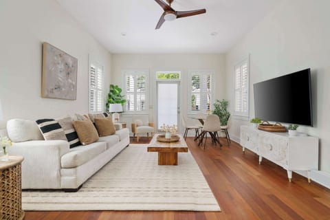 Welcome to your downtown Charleston rental! Spacious living room with seating for your group and a Queen Pullout Sofa :) 