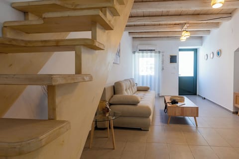 Classic Apartment, Kitchen, Courtyard Area | Living area