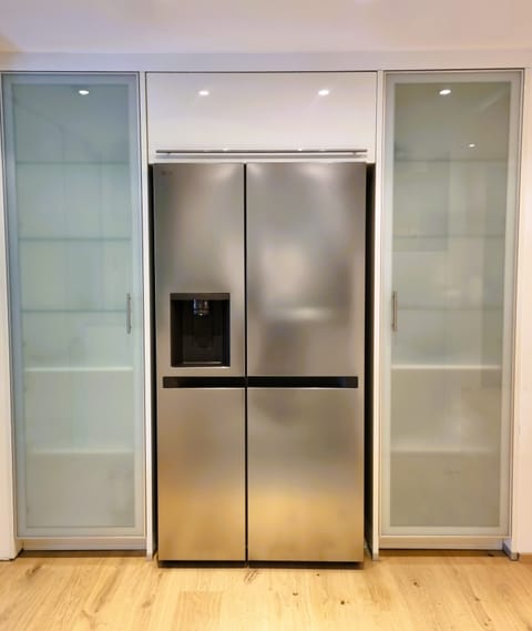 Luxury Apartment | Private kitchen | Full-size fridge, microwave, oven, stovetop