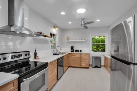 House, Multiple Beds, Pool Access, Pool View (Plaza Amigo) | Private kitchen | Electric kettle