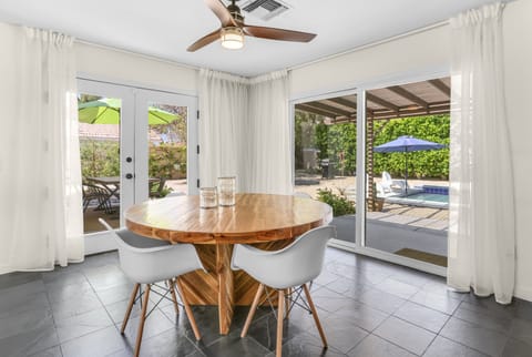House, Multiple Beds, Pool Access, Pool View (Nicola) | Dining