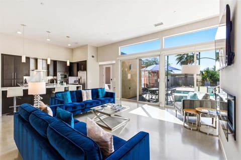House, Multiple Beds, Pool Access, Mountain View (Lucent) | Living area | Fireplace