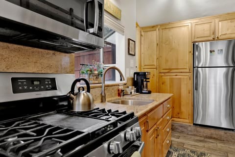 Cabin, Multiple Beds, Pool Access, Mountain View (VC178) | Private kitchen | Coffee/tea maker