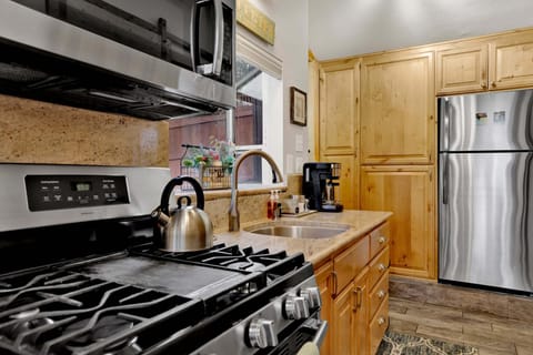 Cabin, Multiple Beds, Pool Access, Mountain View (VC178) | Private kitchen | Coffee/tea maker