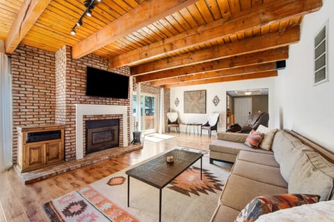 Chalet, Multiple Beds, Pool Access, Mountain View (VC504) | Living area | Fireplace